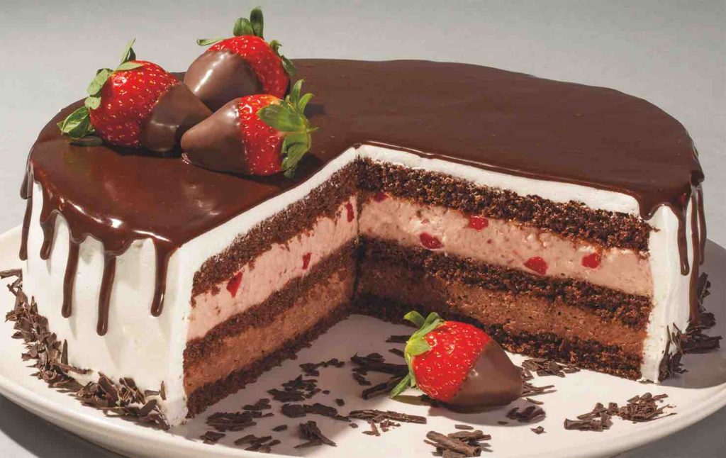 τούρτα με πραλίνα και φράουλα